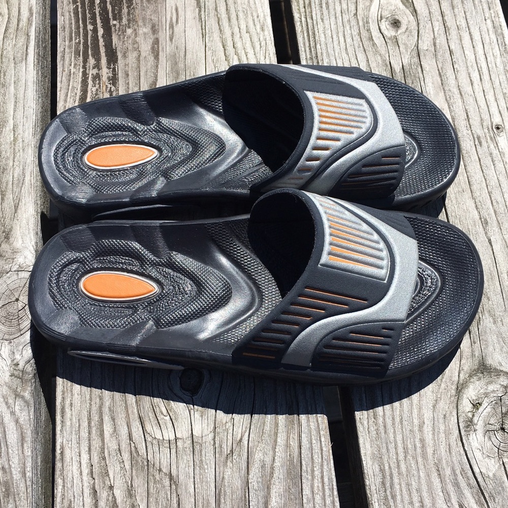- Grendene Sz 4 Black/Silver Slides! LIKE NEW! - Picture 3 of 7